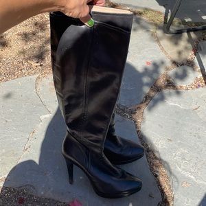 Gorgeous high black leather boots !